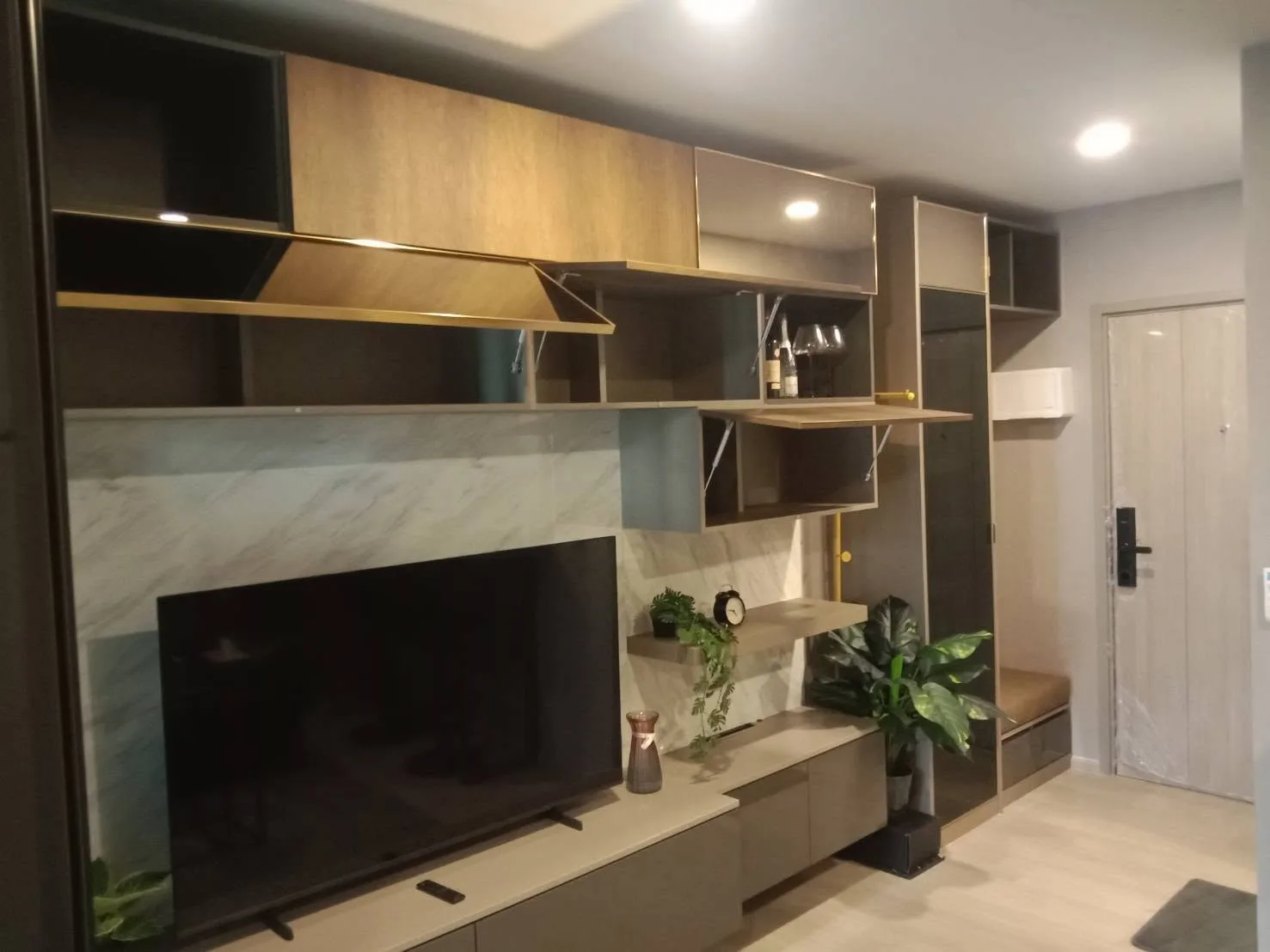 ให้เช่าคอนโด Aspire Onnut Station ชั้น 27 ใกล้ BTS อ่อนนุช 200 เมตร