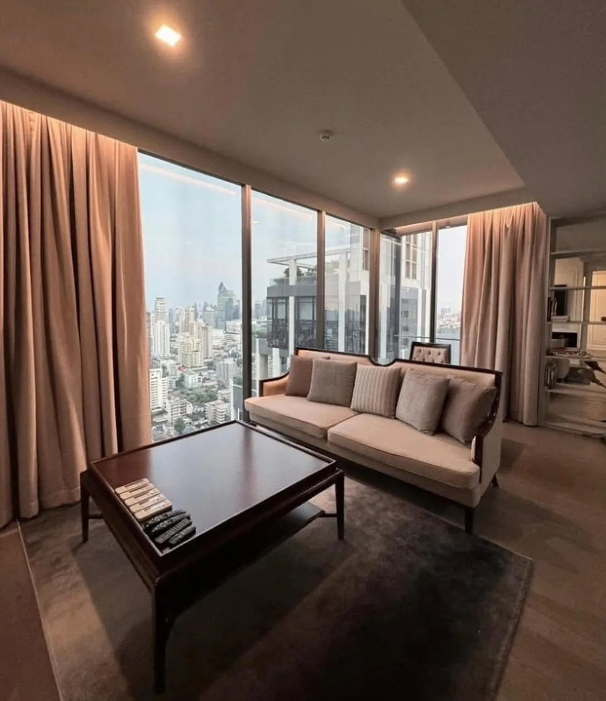 ให้เช่า เซอเลส อโศก (Celes Asoke) อโศก–สุขุมวิท ใกล้ BTS อโศก และ MRT สุขุมวิท 3 ห้องนอน ราคา 210,000 บาท/เดือน