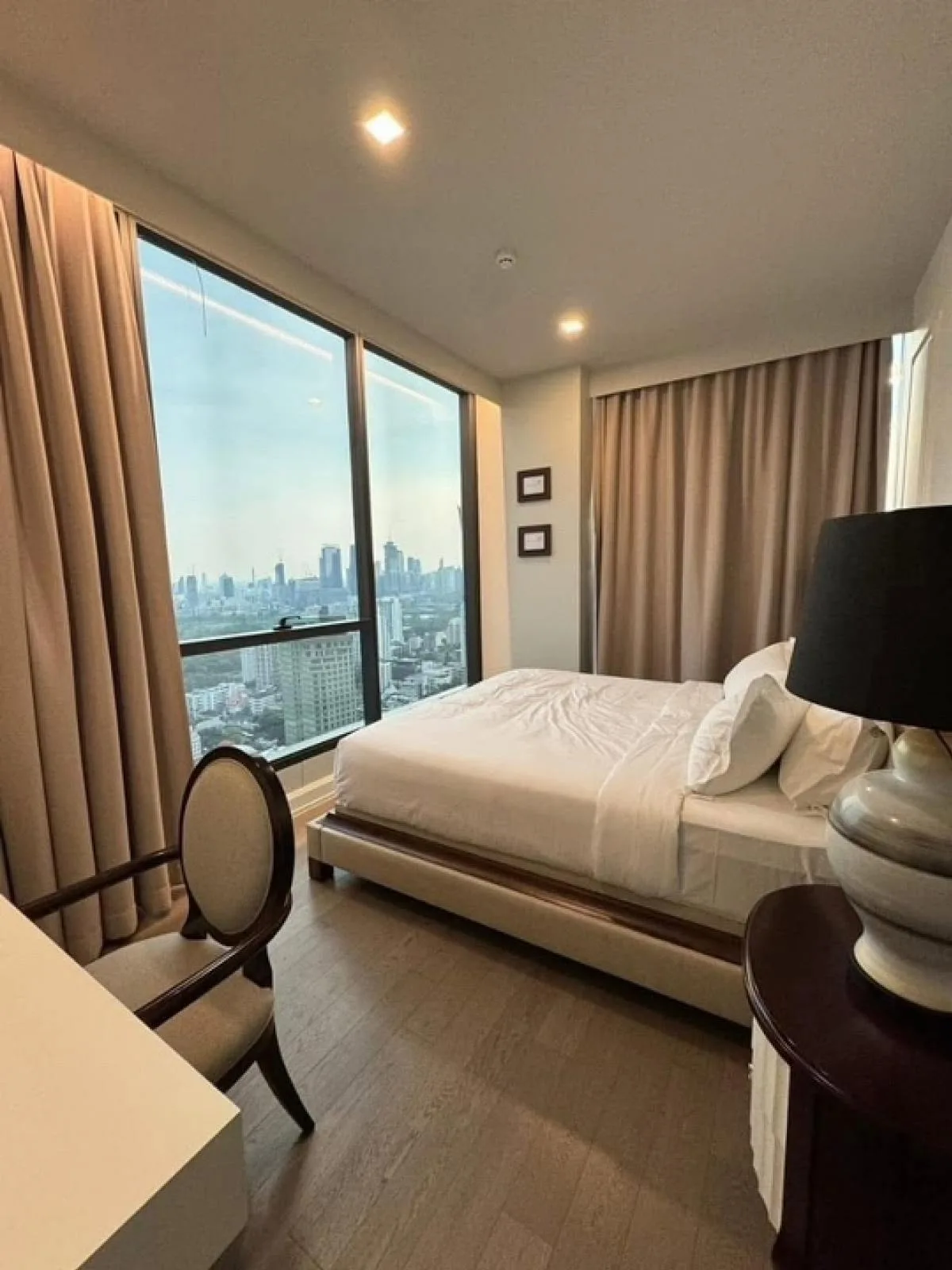 ให้เช่า เซอเลส อโศก (Celes Asoke) อโศก–สุขุมวิท ใกล้ BTS อโศก และ MRT สุขุมวิท 3 ห้องนอน ราคา 210,000 บาท/เดือน