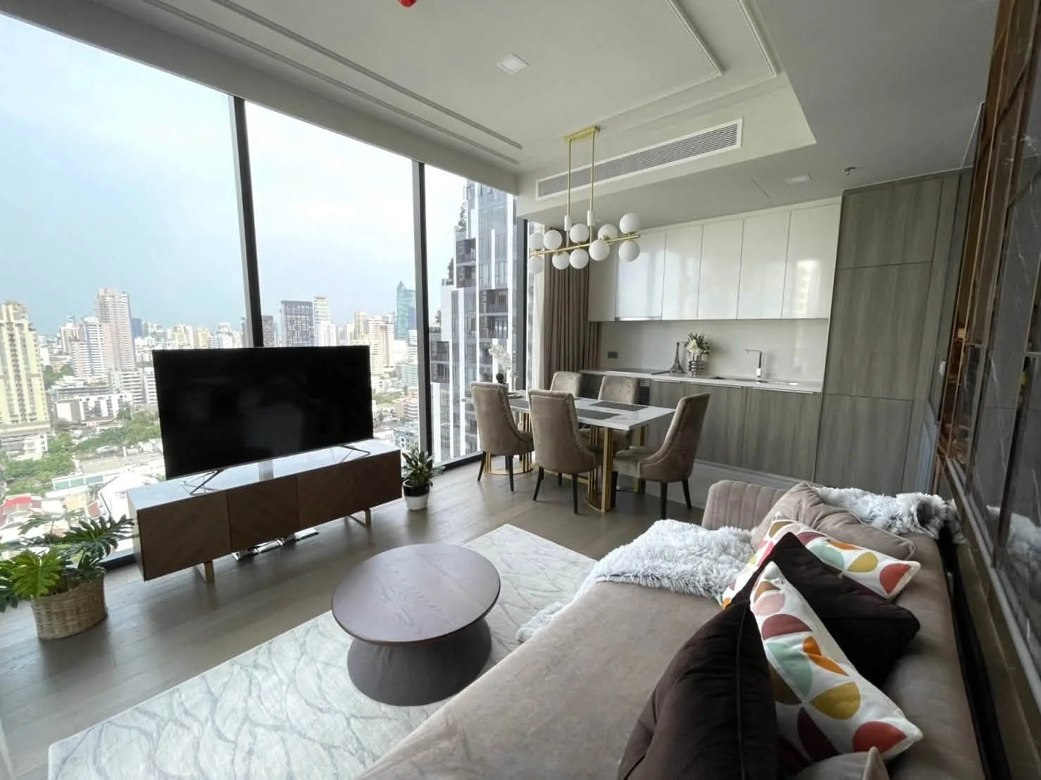 ให้เช่า เซอเลส อโศก (Celes Asoke) สุขุมวิท ใกล้ BTS อโศก และ MRT สุขุมวิท 2 ห้องนอน ราคา 90,000 บาท/เดือน