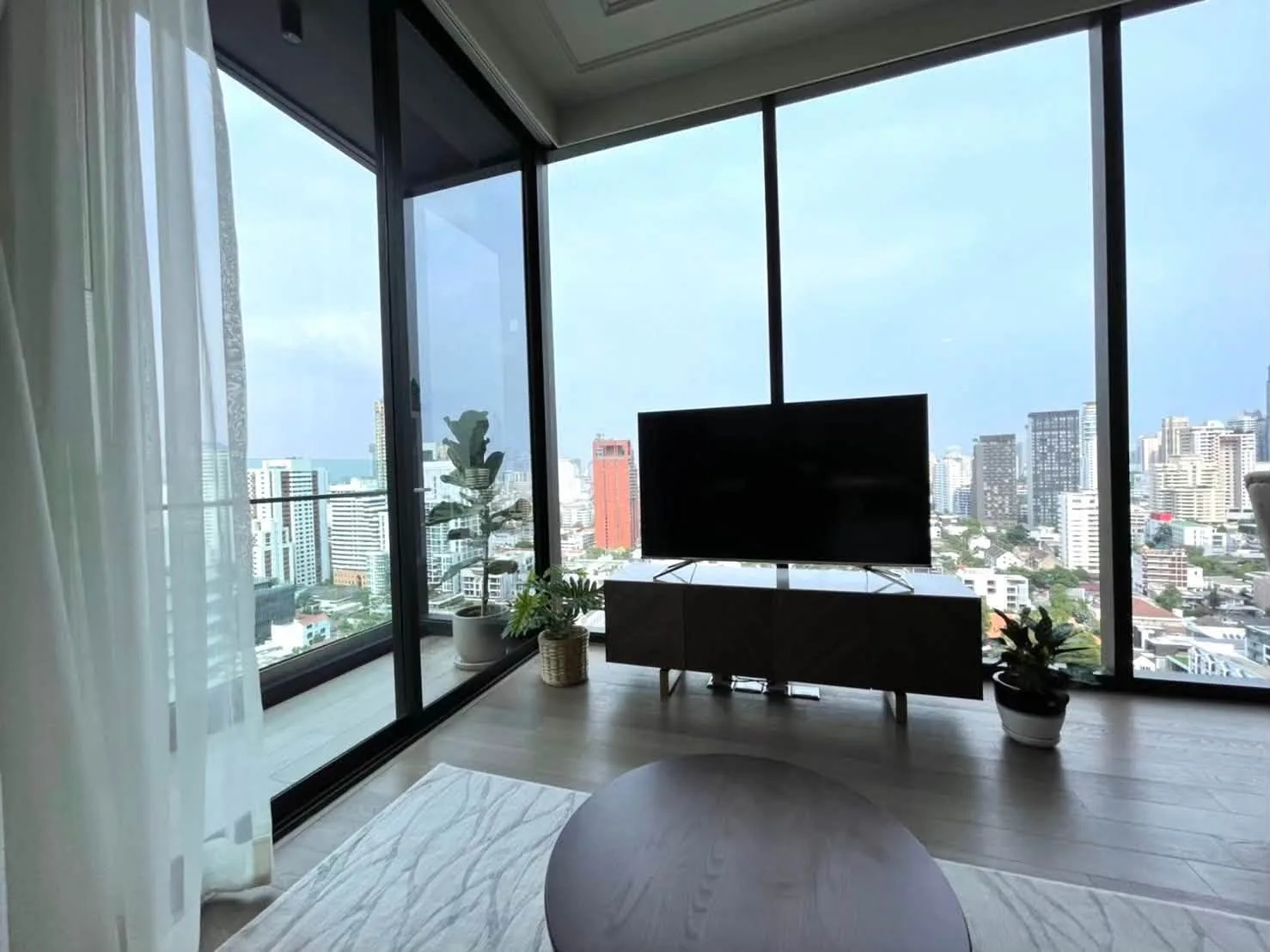 ให้เช่า เซอเลส อโศก (Celes Asoke) สุขุมวิท ใกล้ BTS อโศก และ MRT สุขุมวิท 2 ห้องนอน ราคา 90,000 บาท/เดือน