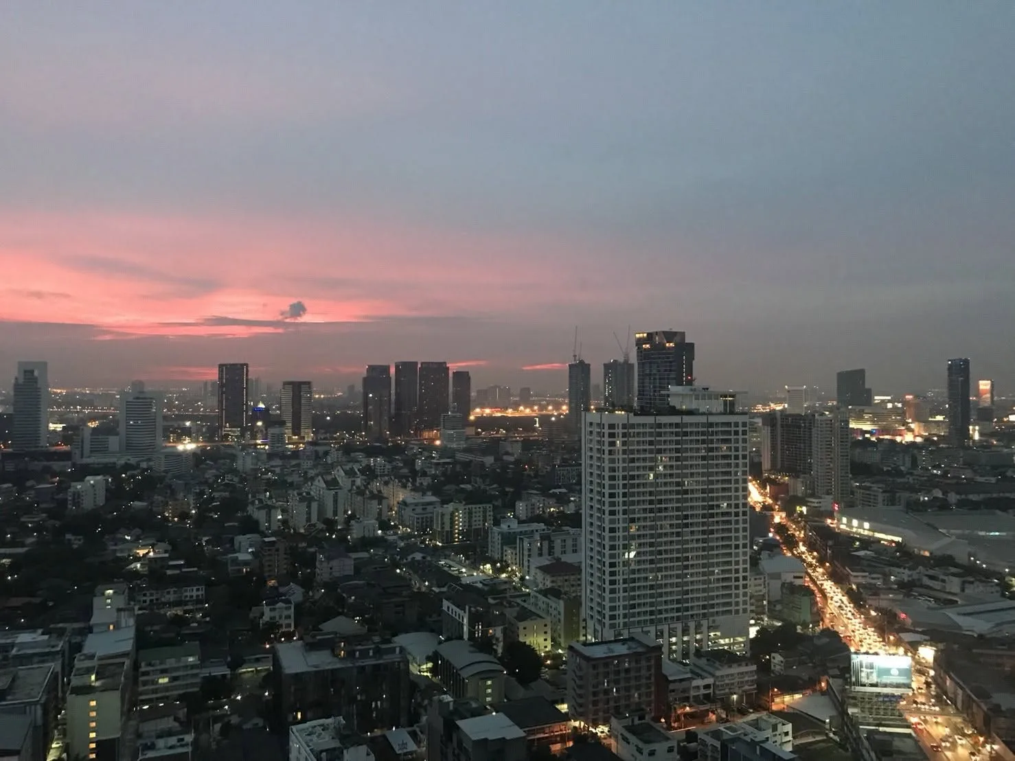 ให้เช่า Chapter One Midtown ลาดพร้าว 24 ใกล้ MRT ลาดพร้าว 100 เมตร