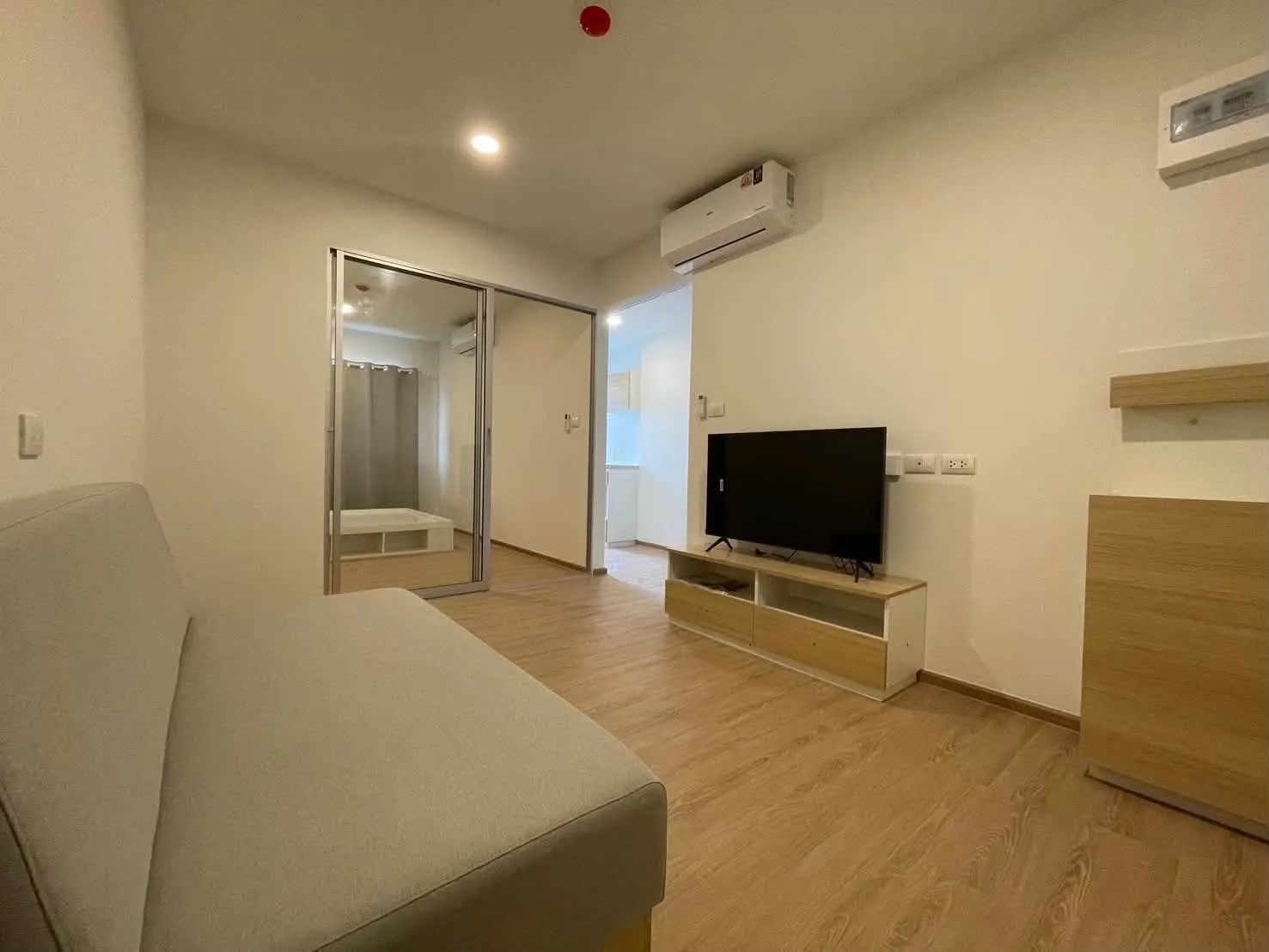 ให้เช่า Sena Eco Town Rangsit Station ทำเลรังสิต ใกล้มหาวิทยาลัยรังสิต ห้อง 28 ตร.ม. ราคา 8,000 บาท/เดือน