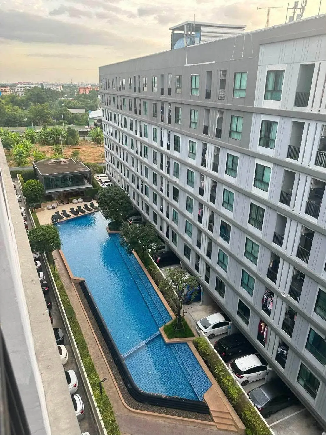 ให้เช่าคอนโด Unio Ramkhamhaeng–Serithai ห้องวิวสระ ชั้น 8